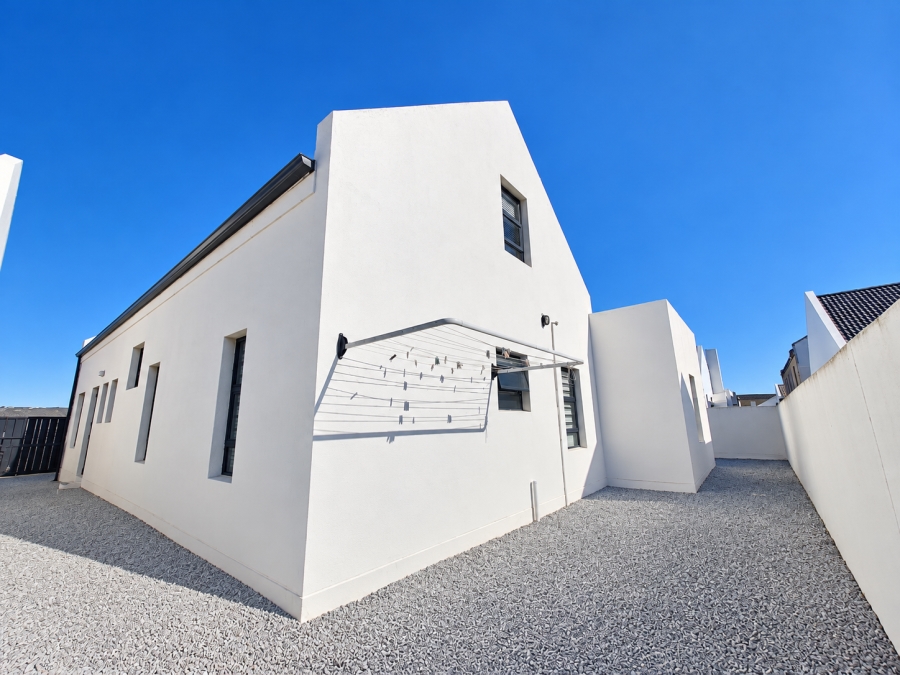 3 Bedroom Property for Sale in Brittania Beach Estate Western Cape